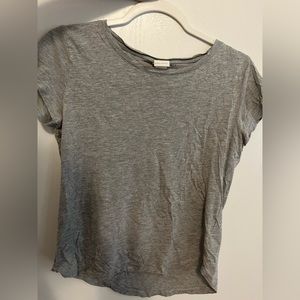 gray t-shirt
